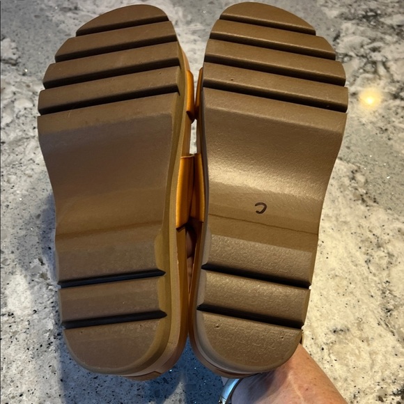 NWOB USTOGI Tan Slide Platform Sandals for Women 6 - Picture 6 of 8